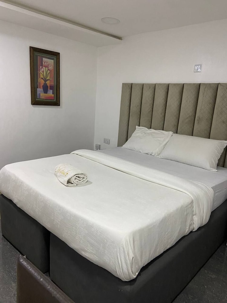 Solitude Hotel Yaba 15/50