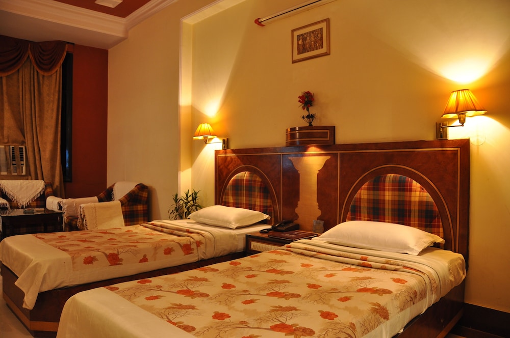 HOTEL RISHI REGENCY 12/32