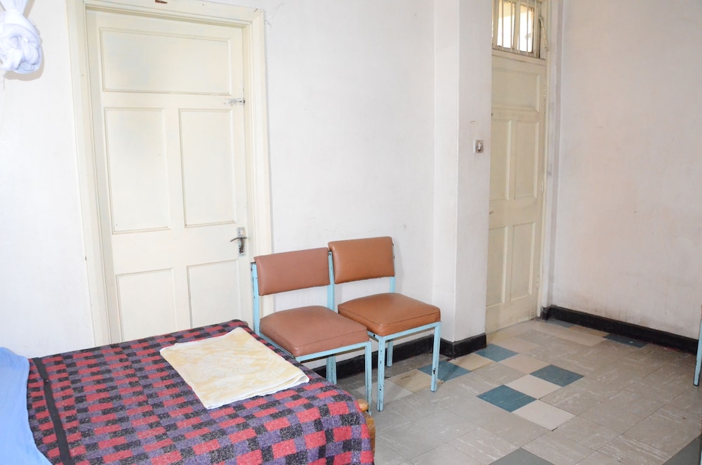 Nairobi Kitale Hotel 14/22
