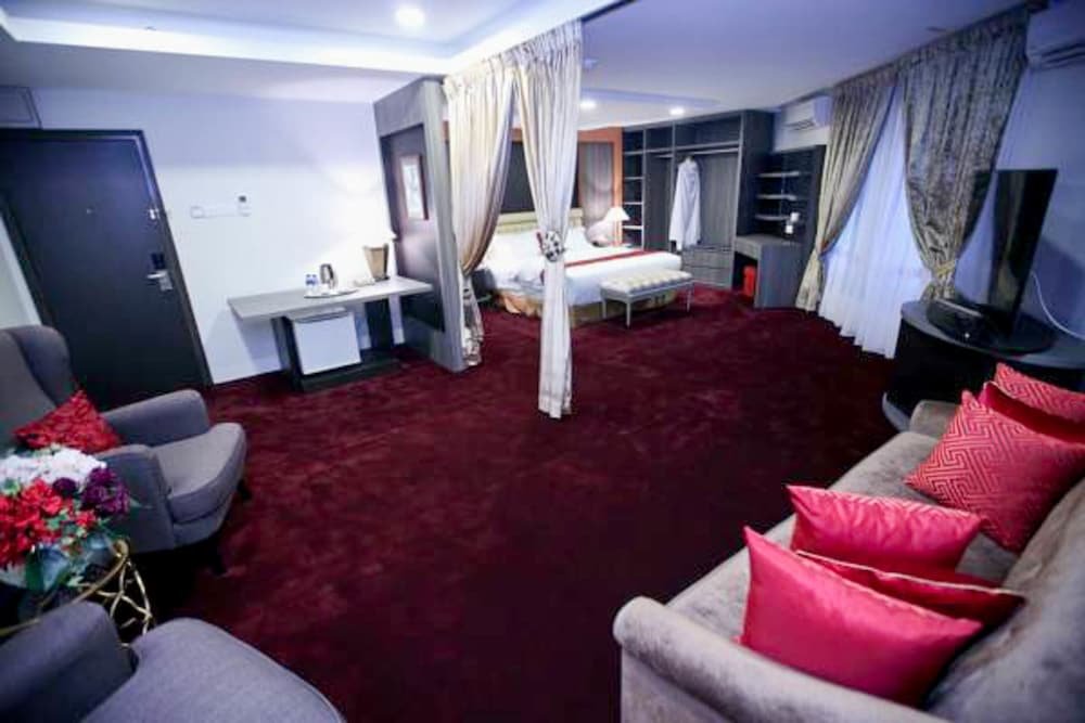 Al Khatiri Hotel 26/33