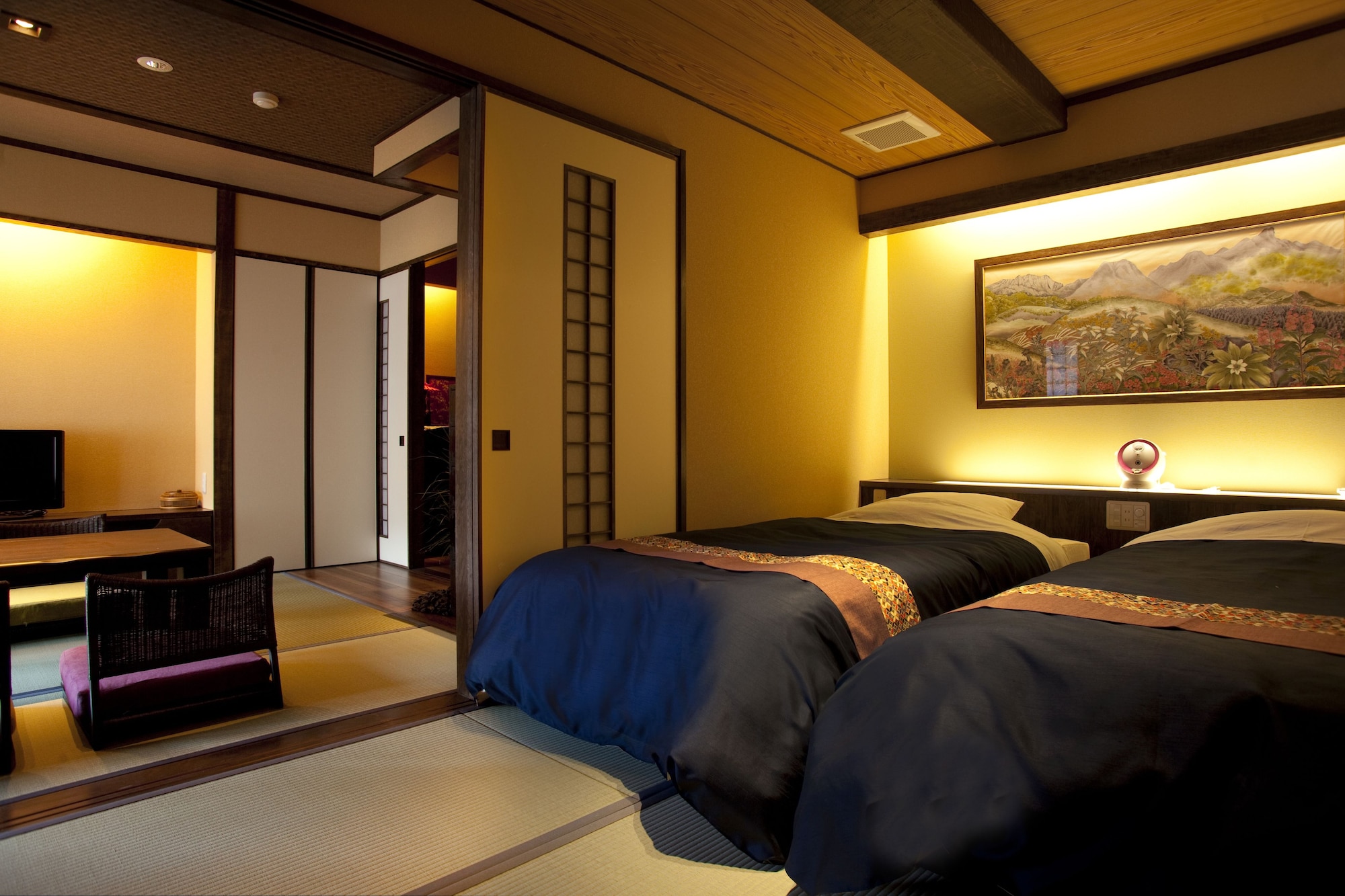 EXECUTIVE, TWIN BEDS, SHARED BATHROOM