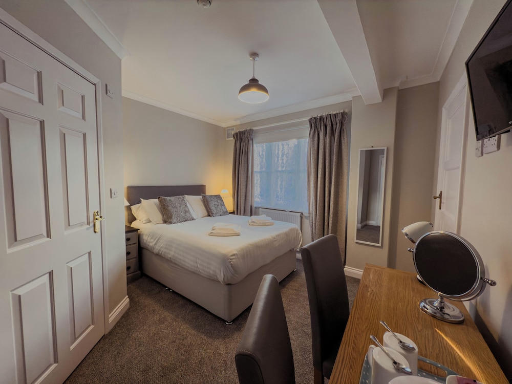 Newport Quay Bed And Breakfast 15/45