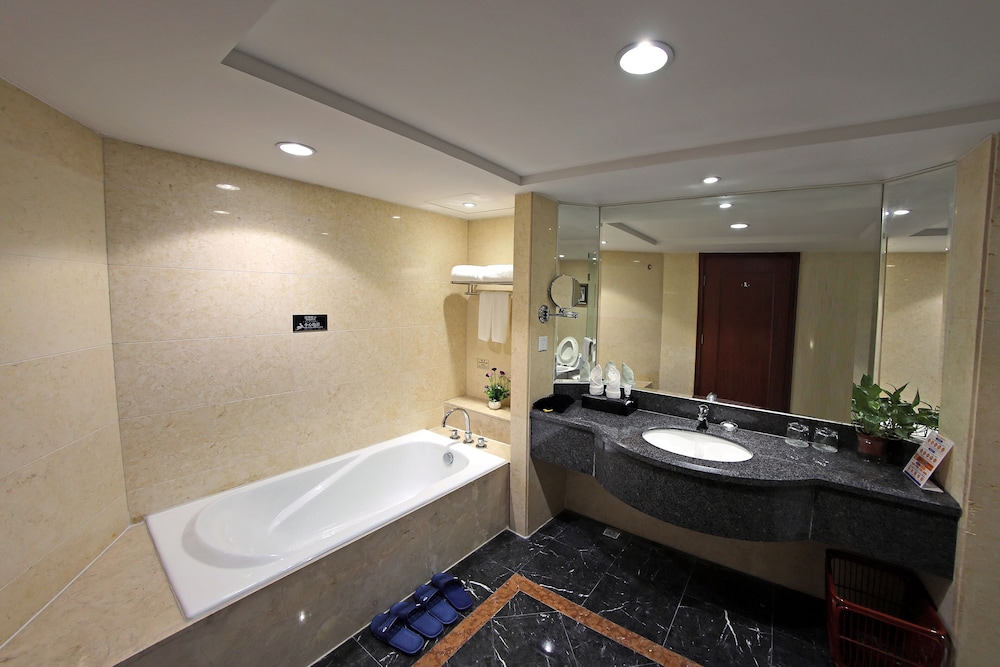 Gladden Hotel Jiangmen 60/61