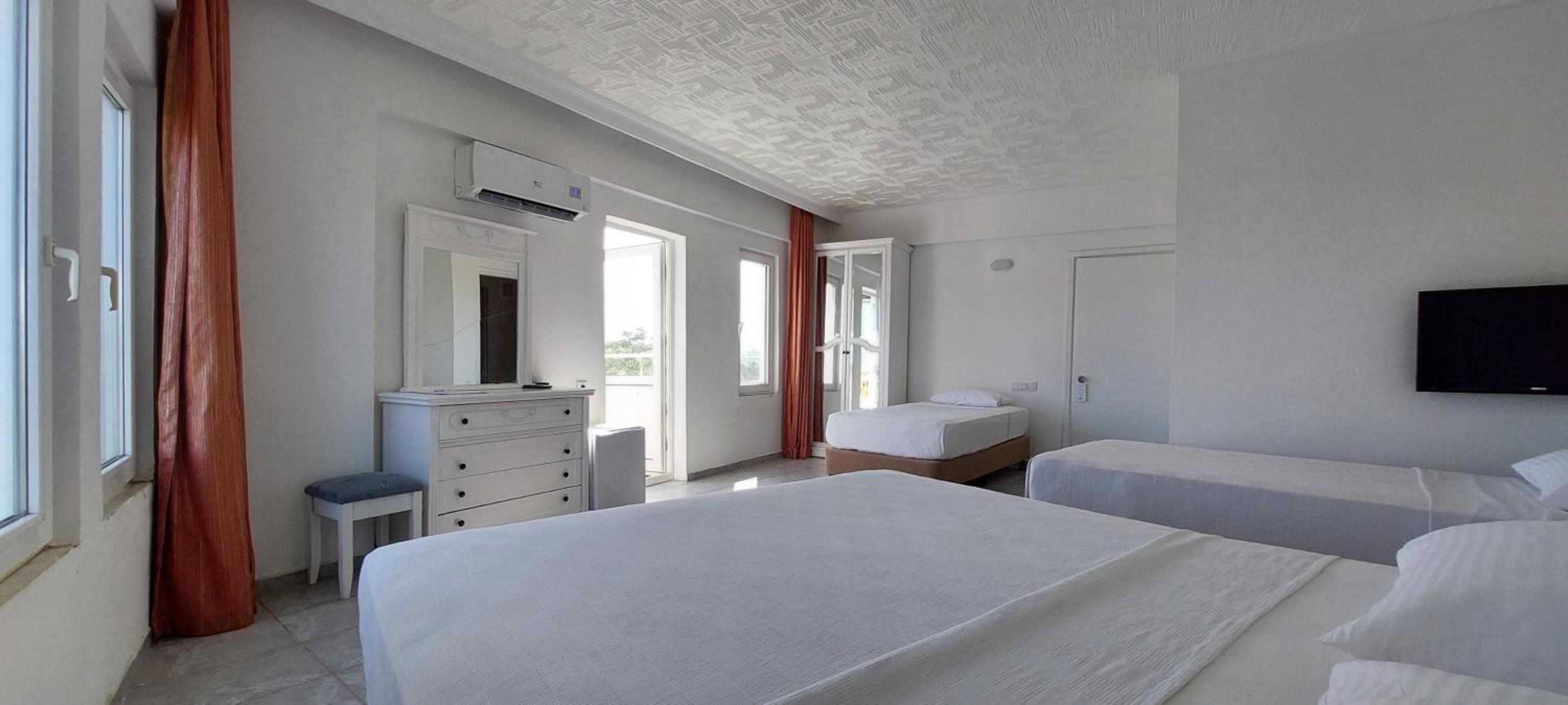 Room, Quadruple 5/9