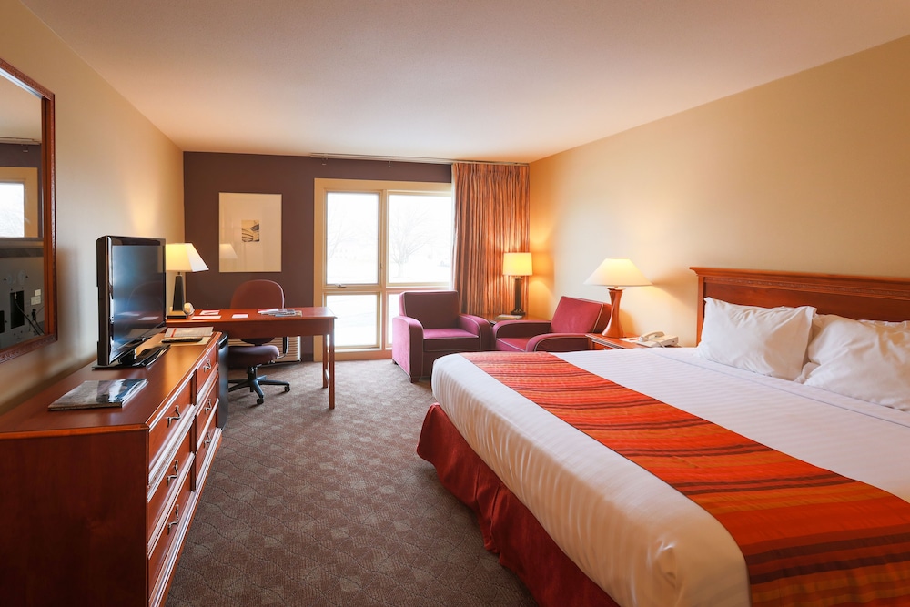 Gateway Hotel and Conference Center 11/53