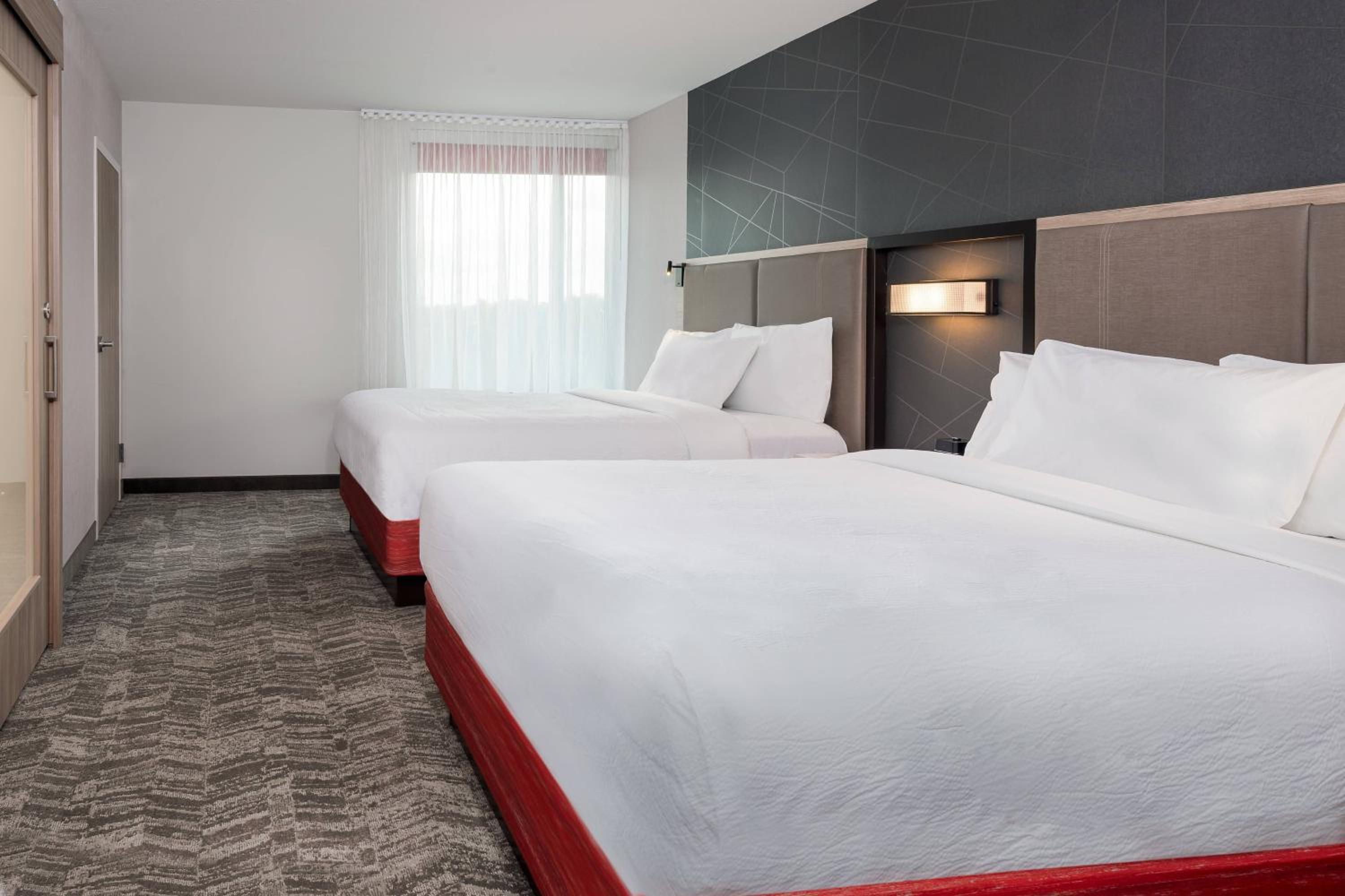 غرفة بسريرين كوين مع أريكة، SpringHill Suites by Marriott Lakeland 2/9
