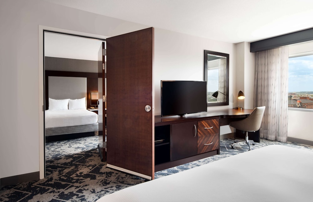 Hilton Baltimore Inner Harbor 22/84