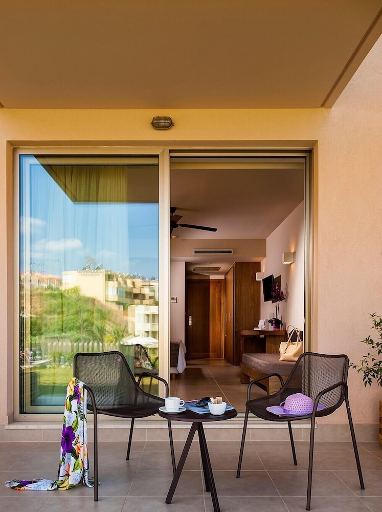 Giannoulis - Santa Marina Beach Hotel 47/77