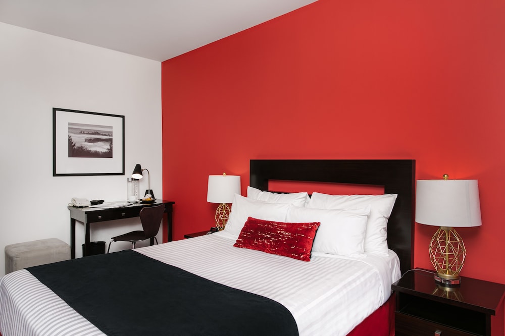 STANDARD, QUEEN BED