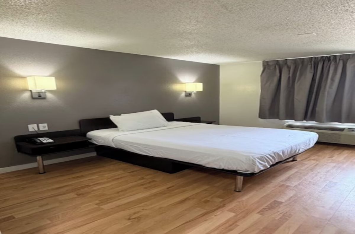 Suburban Studios Dallas Northwest Walnut Hill 7/49