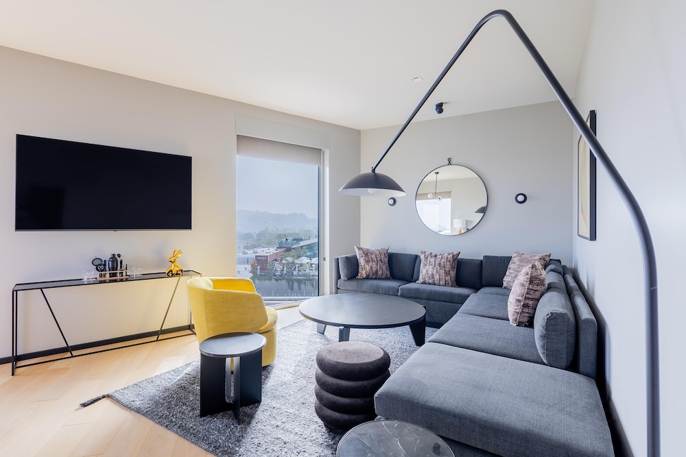 The Shay a Destination by Hyatt 32/50