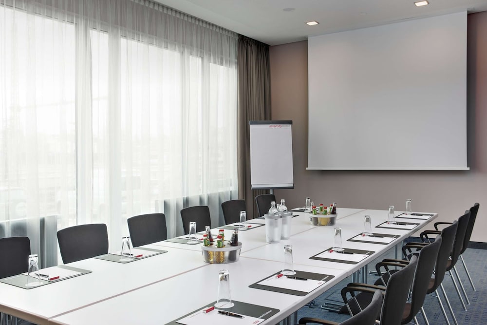 INTERCITYHOTEL DARMSTADT 24/32