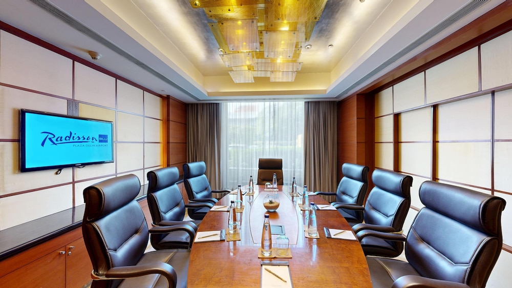 Radisson Blu Plaza Hotel Delhi Airport 67/76