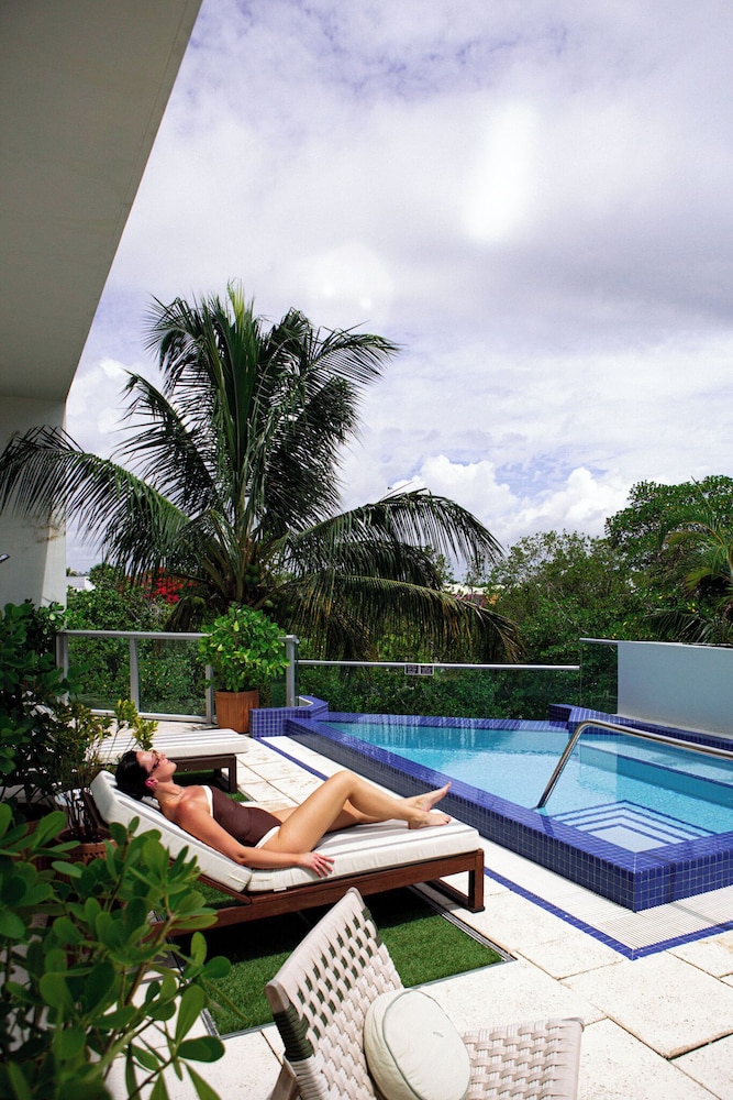 swimming pool spa