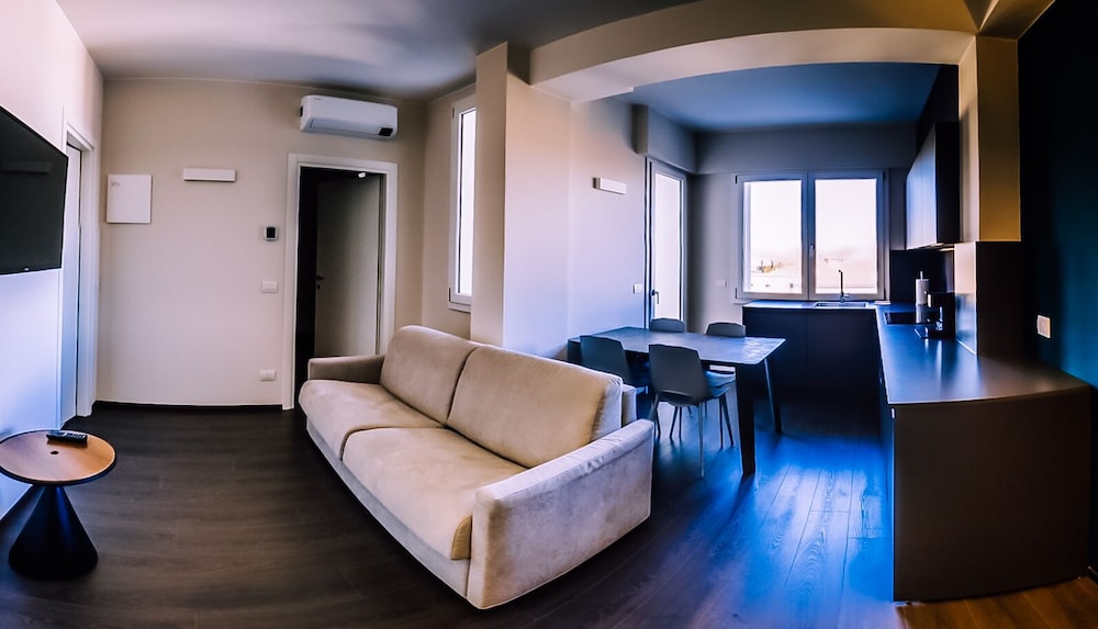 Venice Terminal Apartments and Suites 17/30