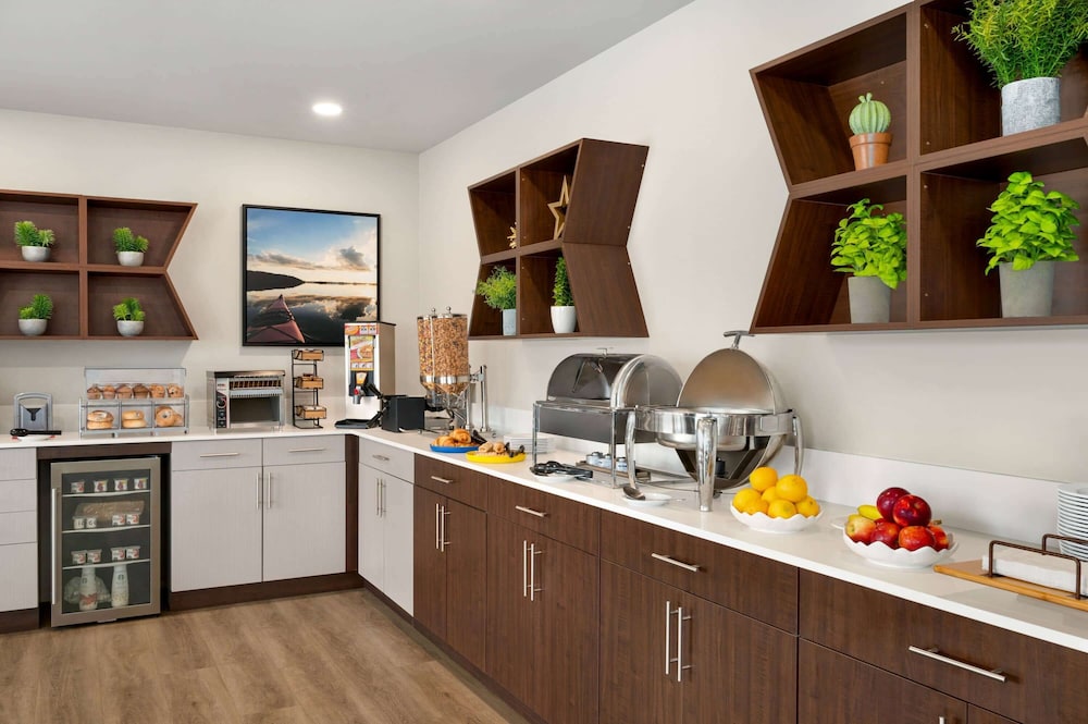 Microtel Inn and Suites by Wyndham Antigonish 8/21