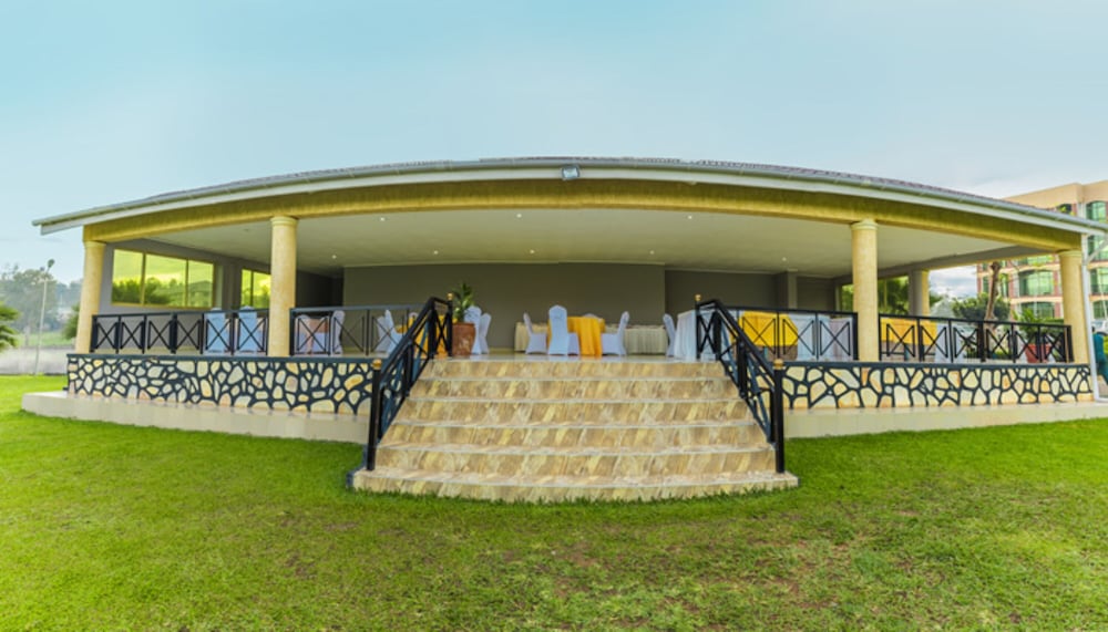 Lake View Resort Hotel 37/39