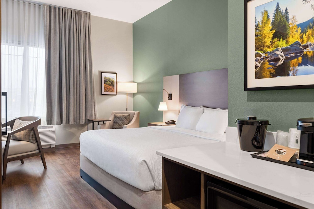 La Quinta Inn and Suites by Wyndham Lincoln 40/84