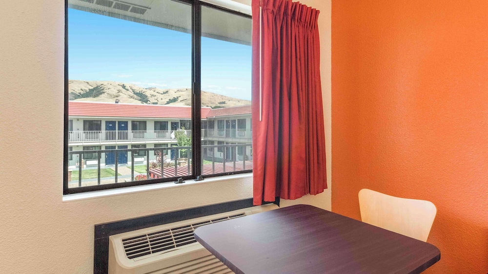 Motel6 Fremont, CA - South 38/57