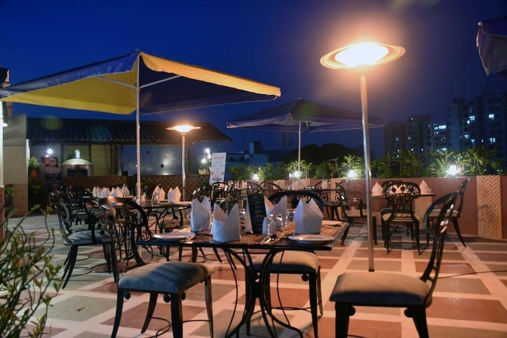 La Place Sarovar Portico Lucknow 34/55