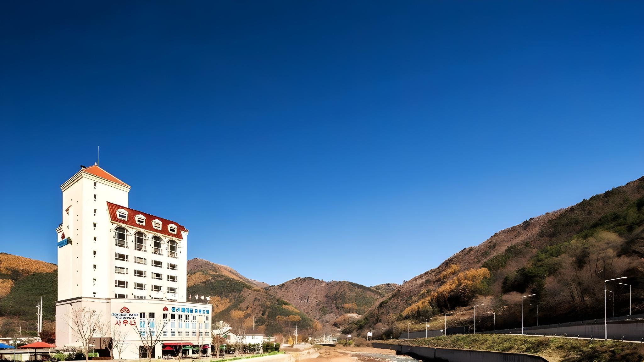 Maple Hotel 5/35