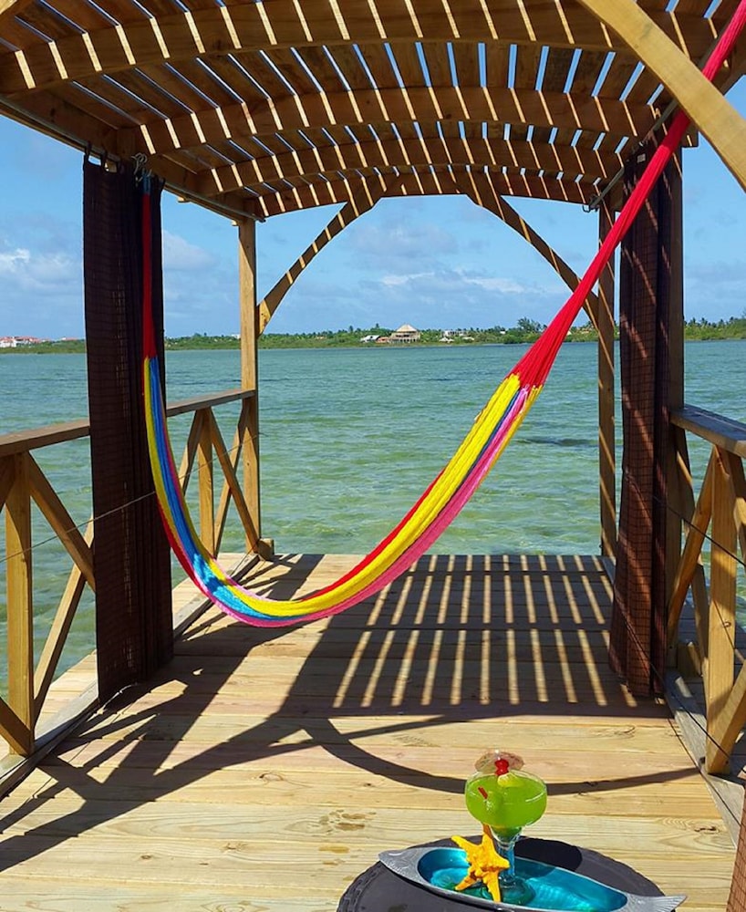 Lina Point Belize Overwater Resort 70/78