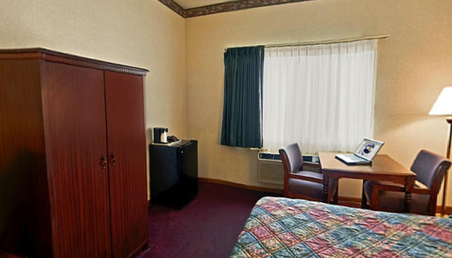 Americas Best Value Inn Suites Waukegan Gurnee 21/24