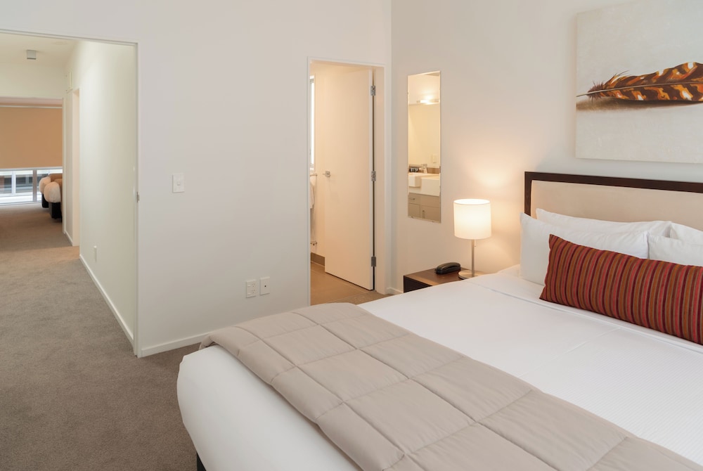 2 BEDROOMS, EXECUTIVE, TOWN HOUSE