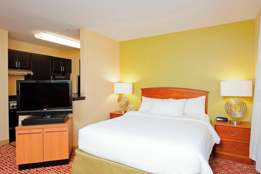 MainStay Suites Bloomington near University 11/42