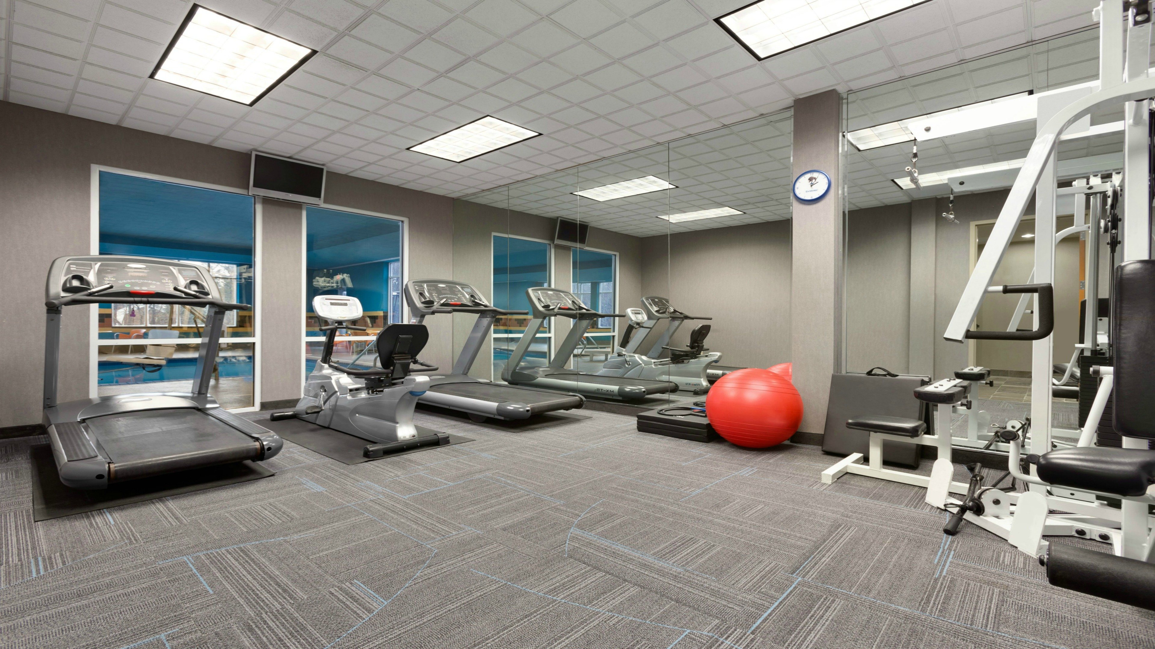 Holiday Inn & Suites Williamsburg-Historic Gateway 11/21