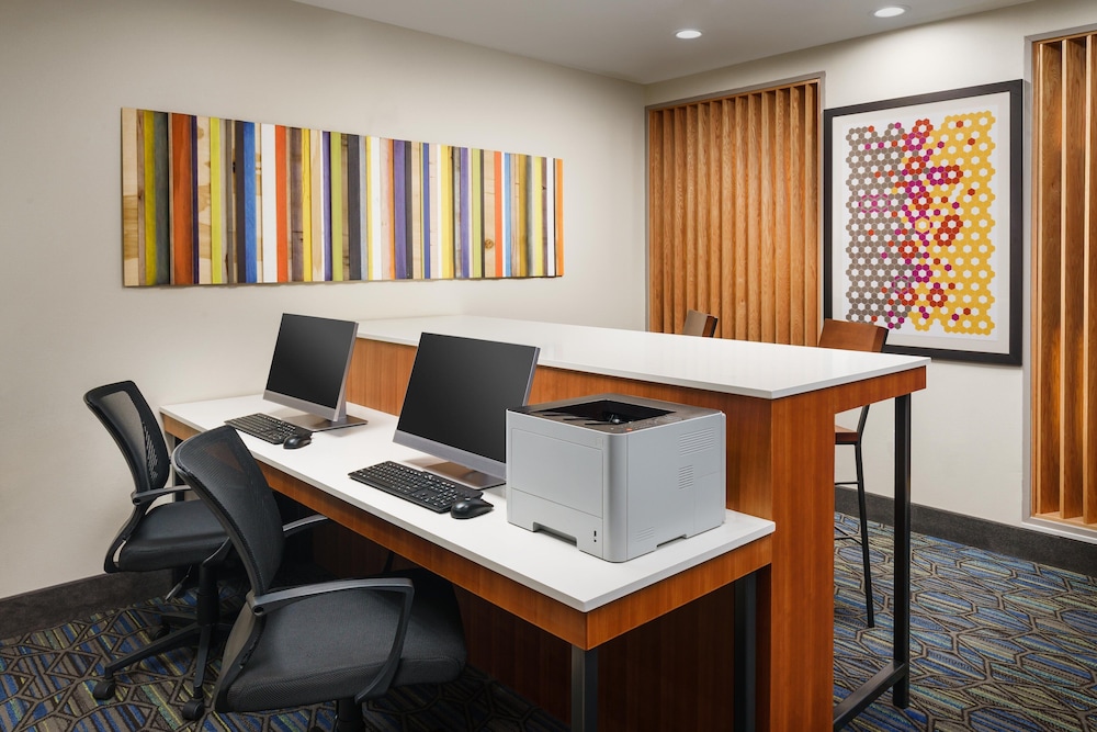Holiday Inn Express & Suites Oakhurst Yosemite Park Area 37/48