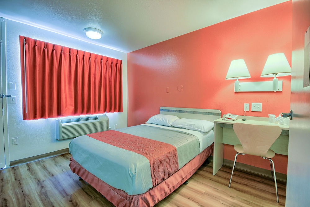 Motel6 Tulare, CA 30/60