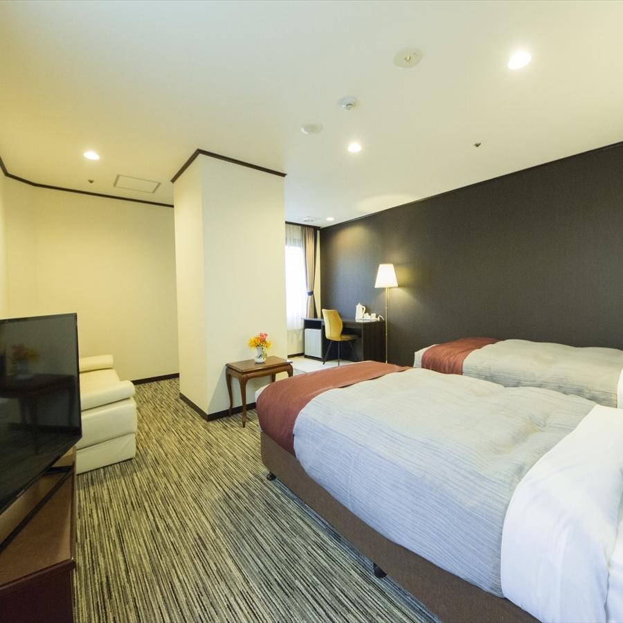 Deluxe, Twin Beds, Mountain View