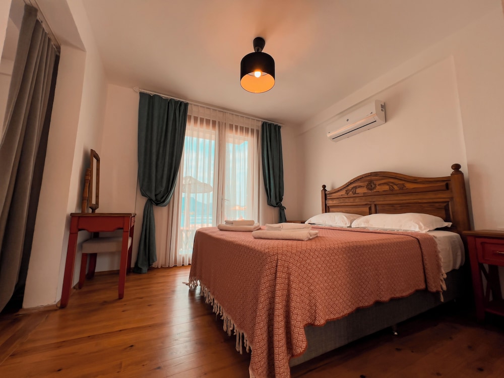Alice Tatil Evi 8/30