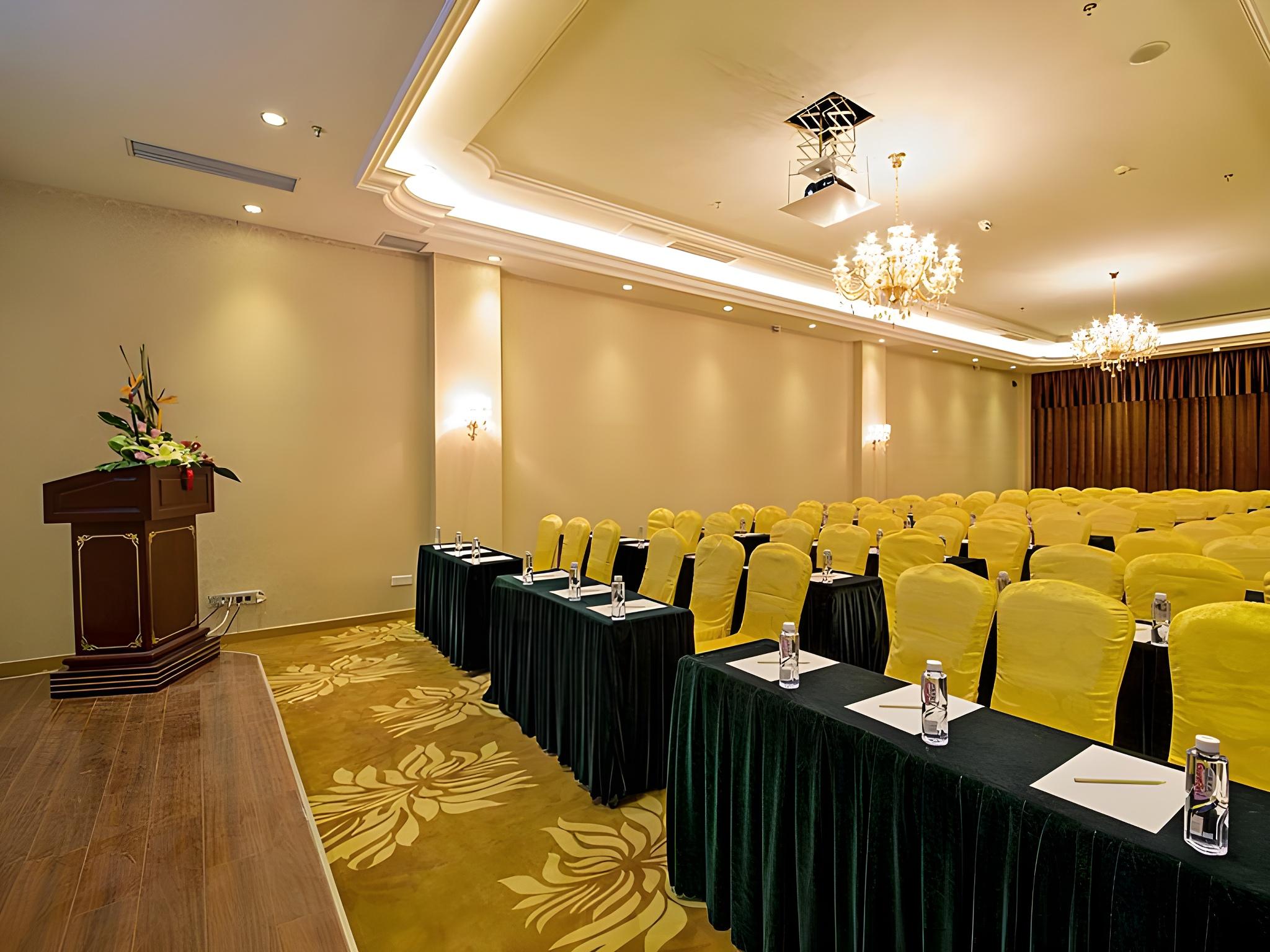 Vienna Hotel (Guilin Wanfu Square) 37/45