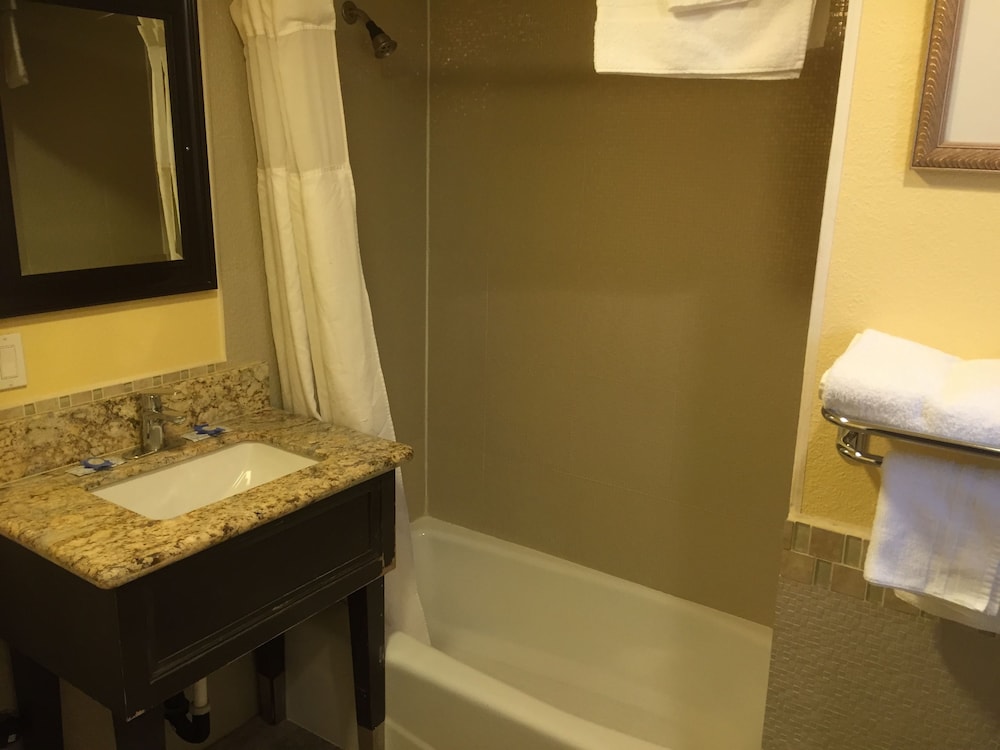 Bayshore Inn 40/44