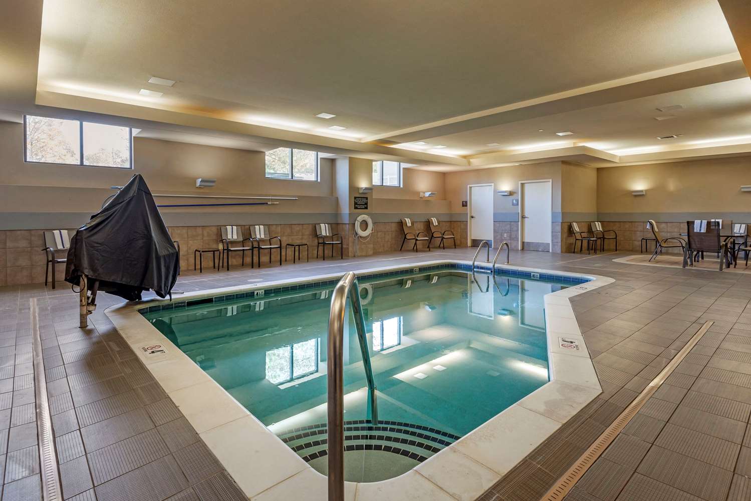 Comfort Suites Huntersville near Lake Norman 14/21