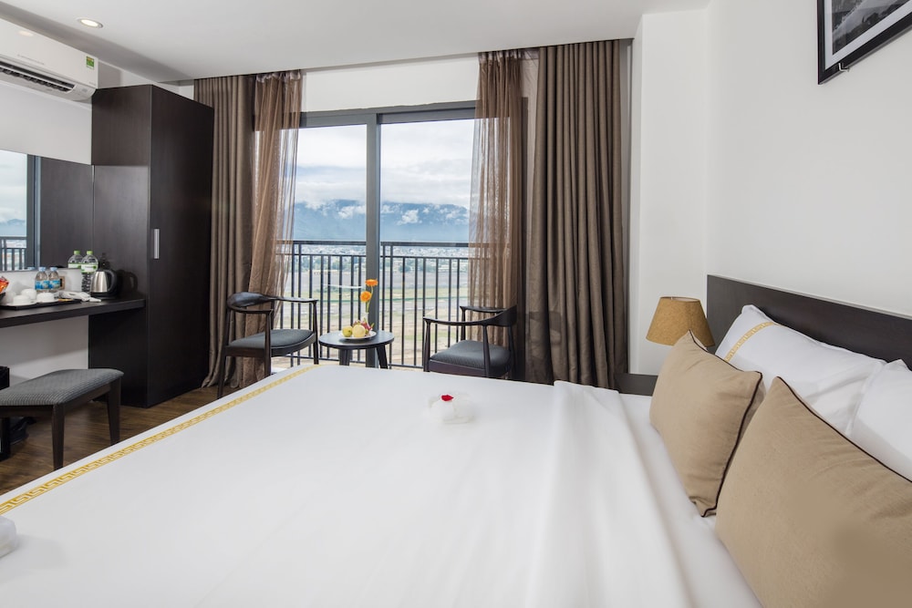 Meriton Hotel 10/100