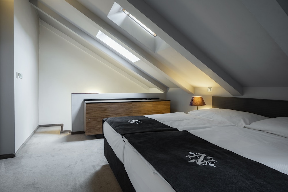 STANDARD, DOUBLE OR TWIN BED