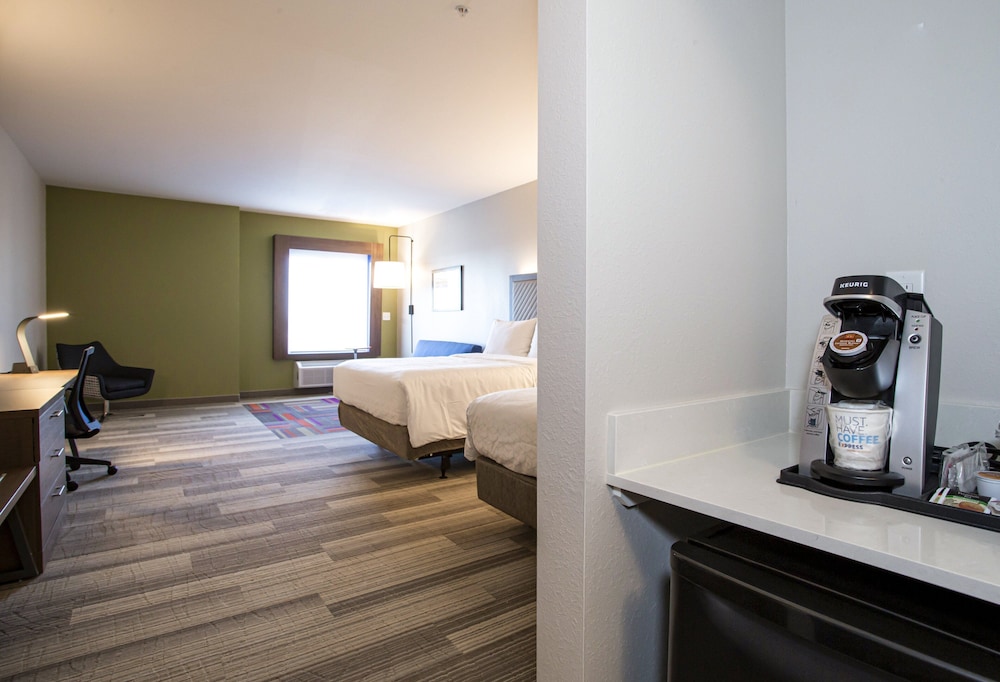 Holiday Inn Express & Suites Columbus - Worthington 43/58