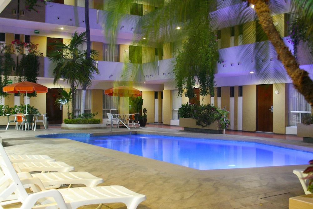 Azteca Inn Hotel 5/62