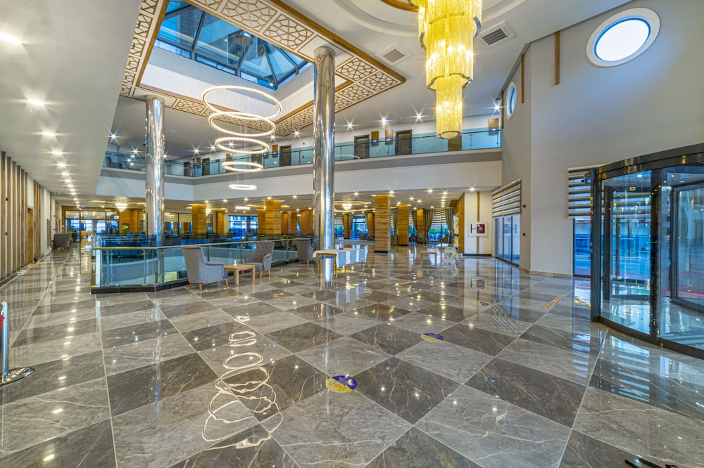 Lonicera Premium Hotel 33/42