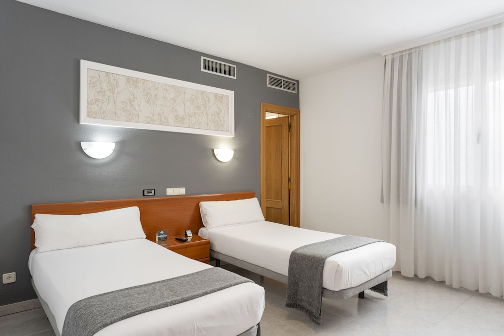 Hotel Maria de Molina 16/50