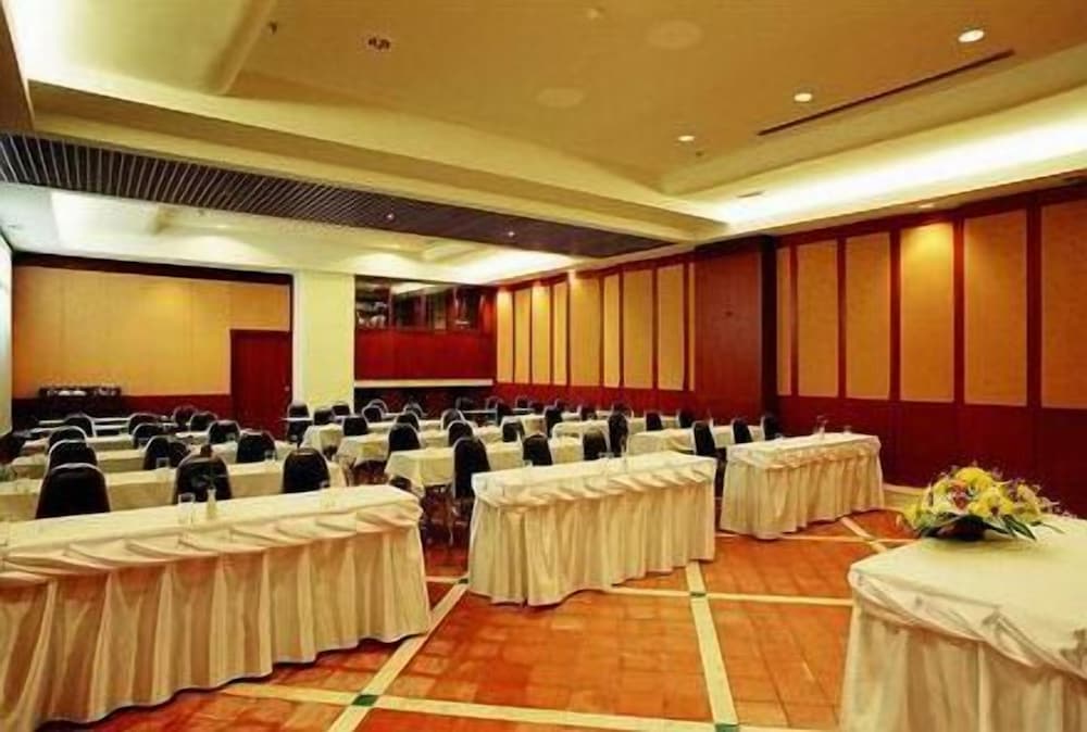 Hadyai Golden Crown Hotel 51/58
