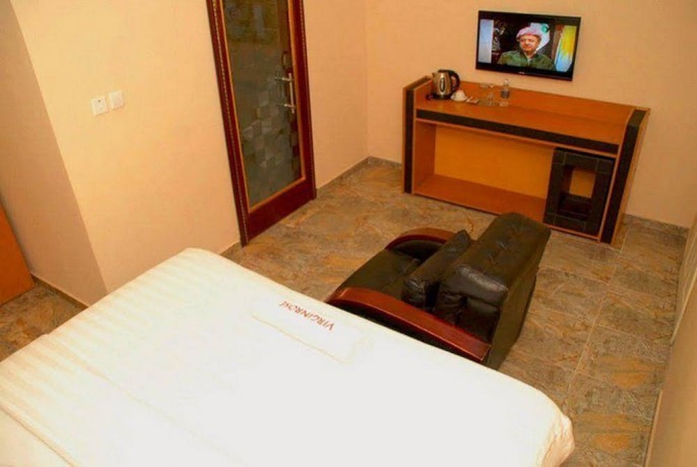 Virginrose Resorts 10/37
