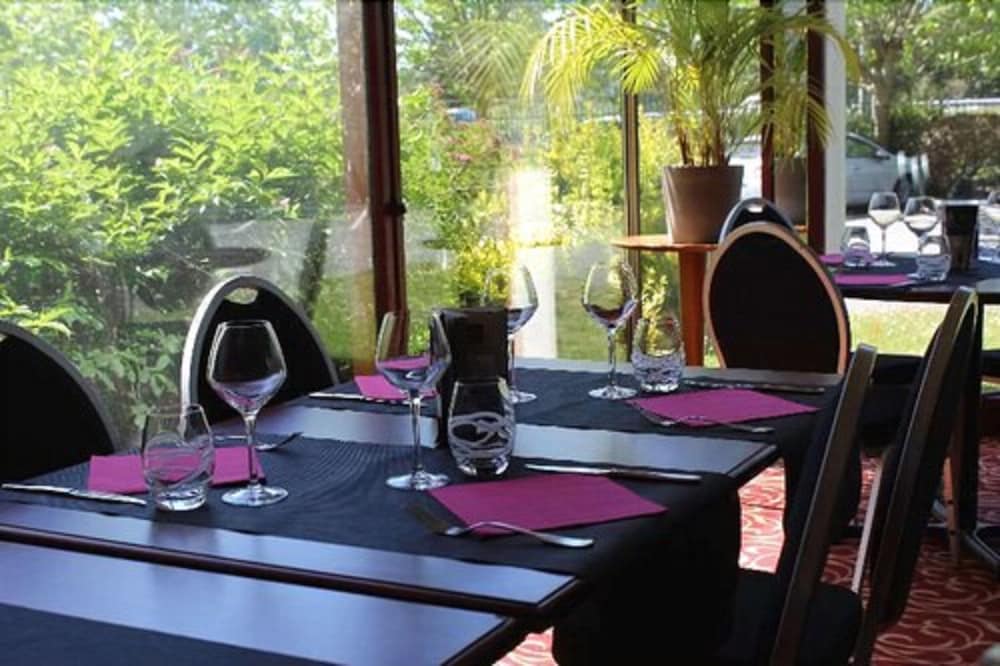 BRIT HOTEL NANTES VIGNEUX – L’ATLANTEL 30/49