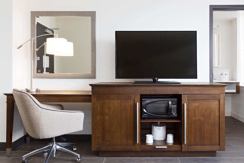 Hampton Inn Suites Dallas Downtown 79/83