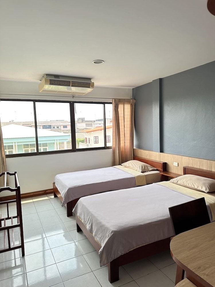 Sirimongkol Hotel 7/18