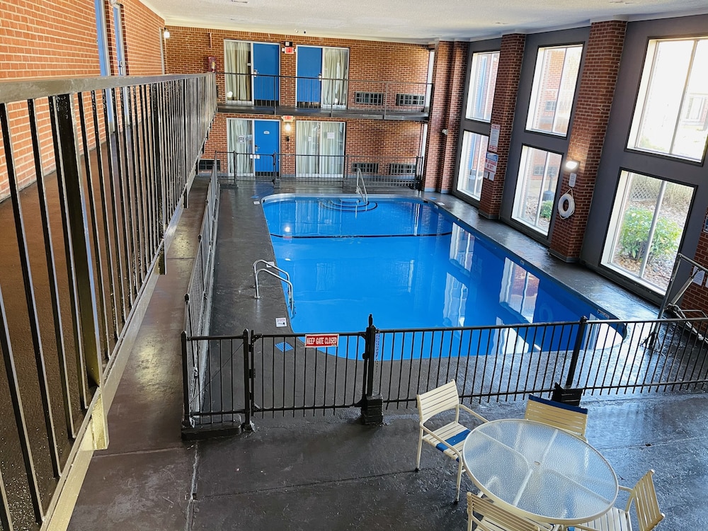 Fairview Inn Suites 10/40