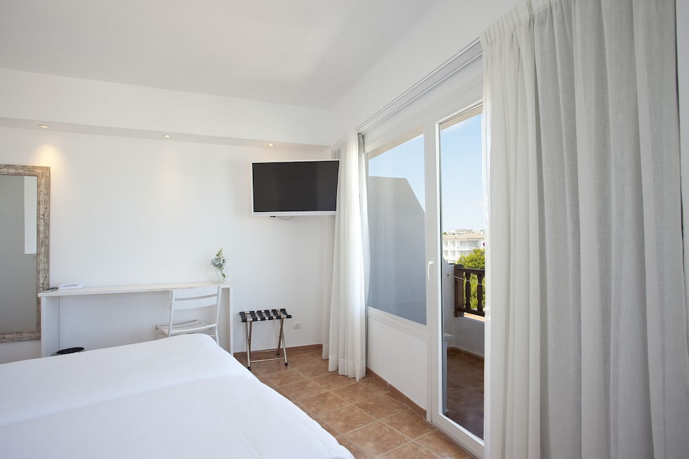Standard, Twin Beds